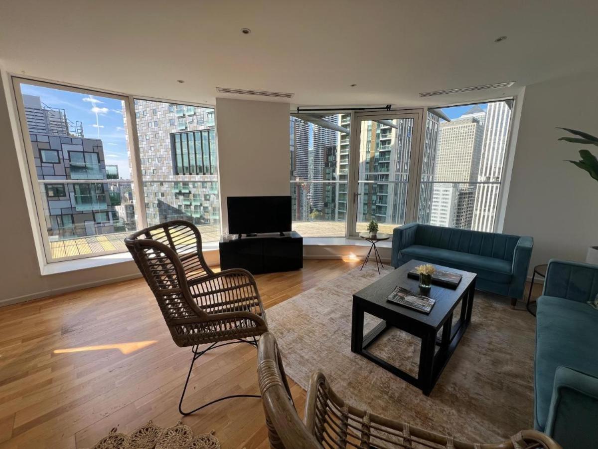 Panoramic View In Canary Wharf Penthouse *