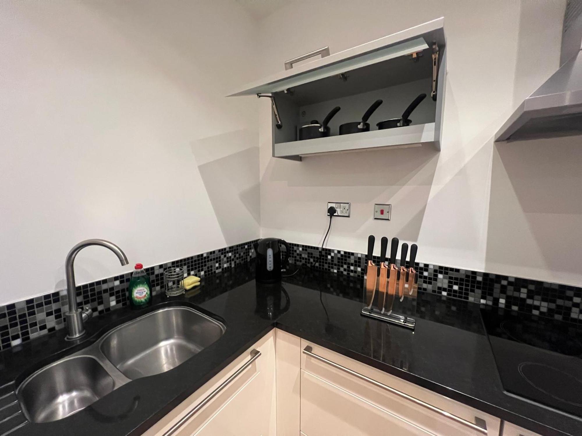 Panoramic View In Canary Wharf Penthouse * London